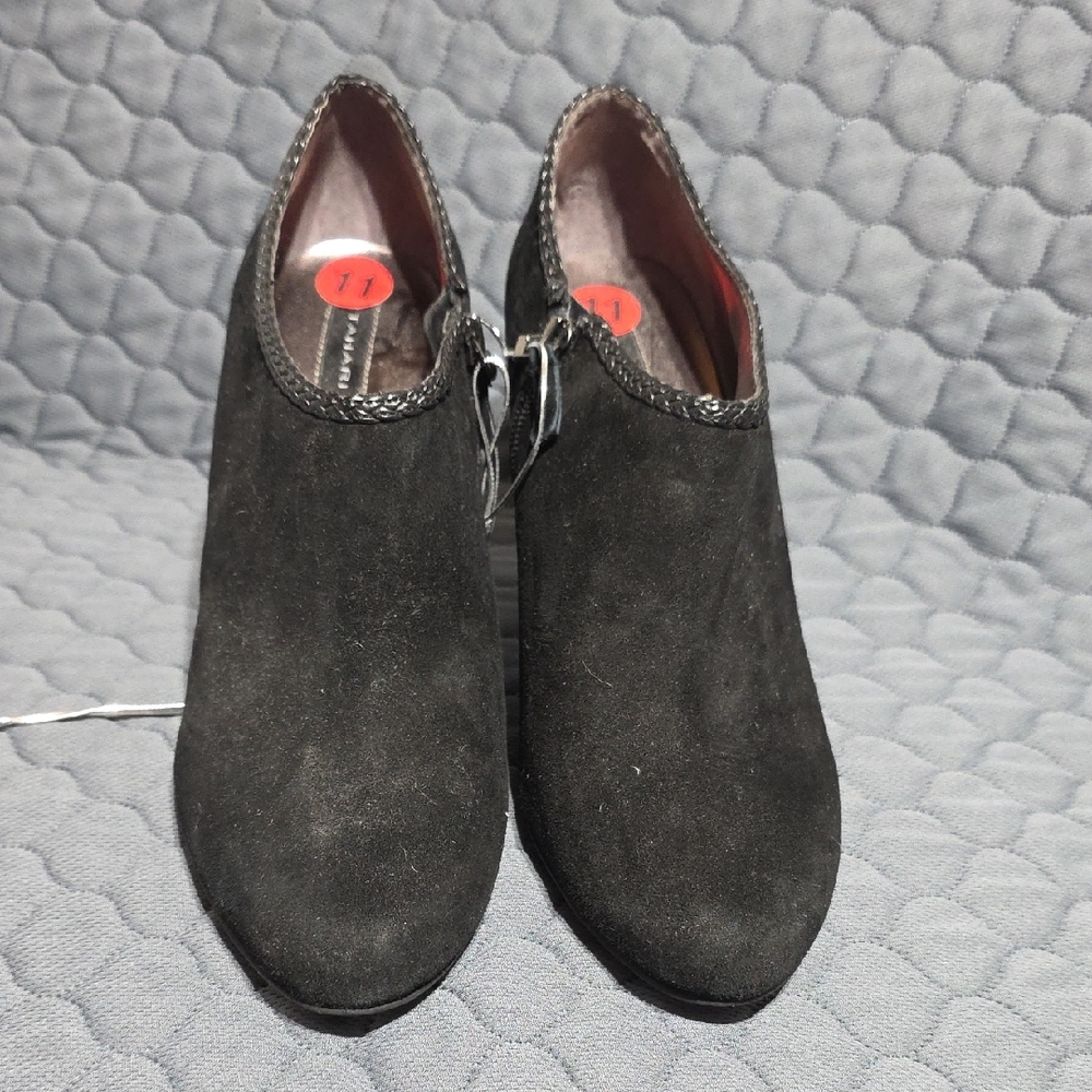 Tahari Black Ankle Booties NWT